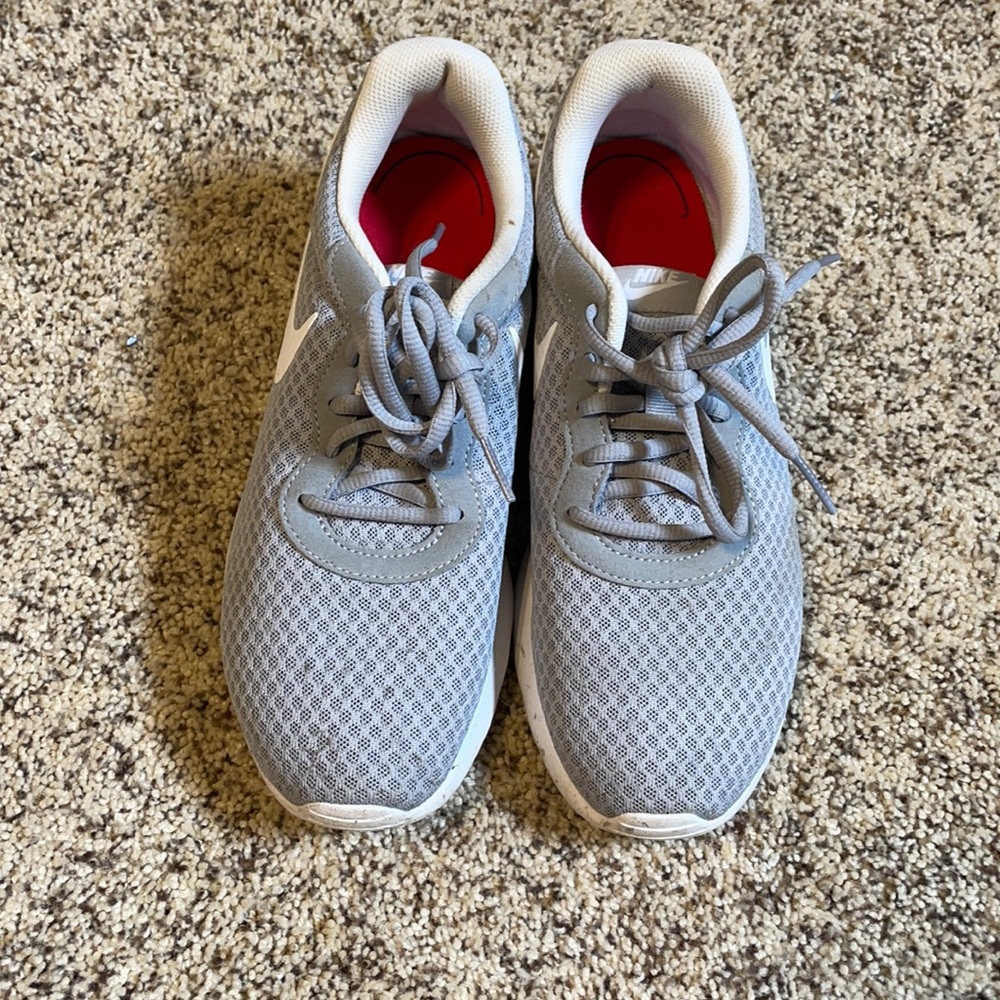 nike gray running shoes